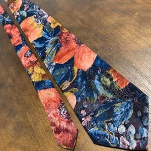 Floral silk neck tie